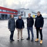 Kuvassa Nimlaksen Tiina Koppinen, LVI Tasaconin Toni Tarkiainen, Nimlaksen Kimmo Lehtonen ja LVI Tasaconin Jussi Saari.